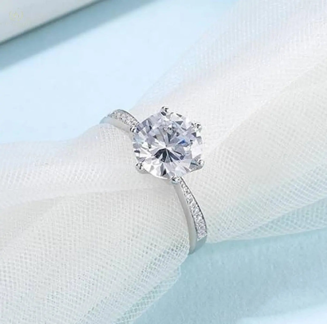 Classic Style Moissanite Ring - Crystalstile