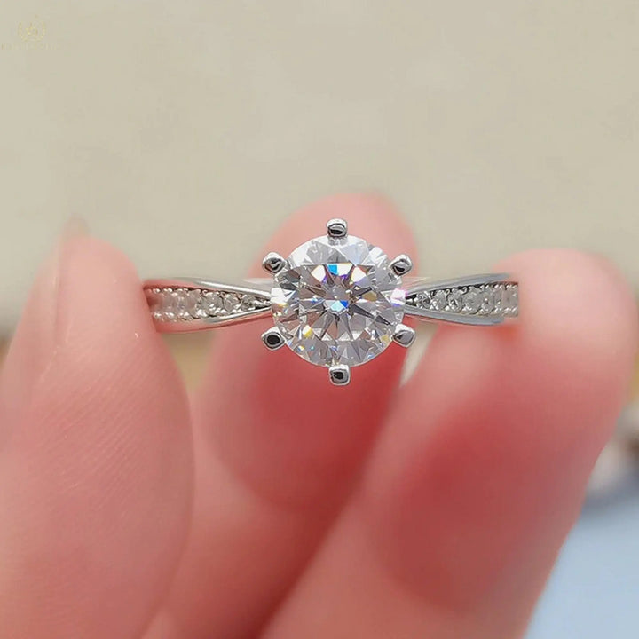 Classic Style Moissanite Ring - Crystalstile
