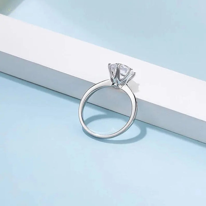 Classic Style Moissanite Ring - Crystalstile