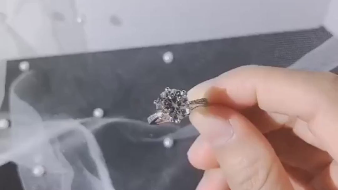 Classic Style Moissanite Ring